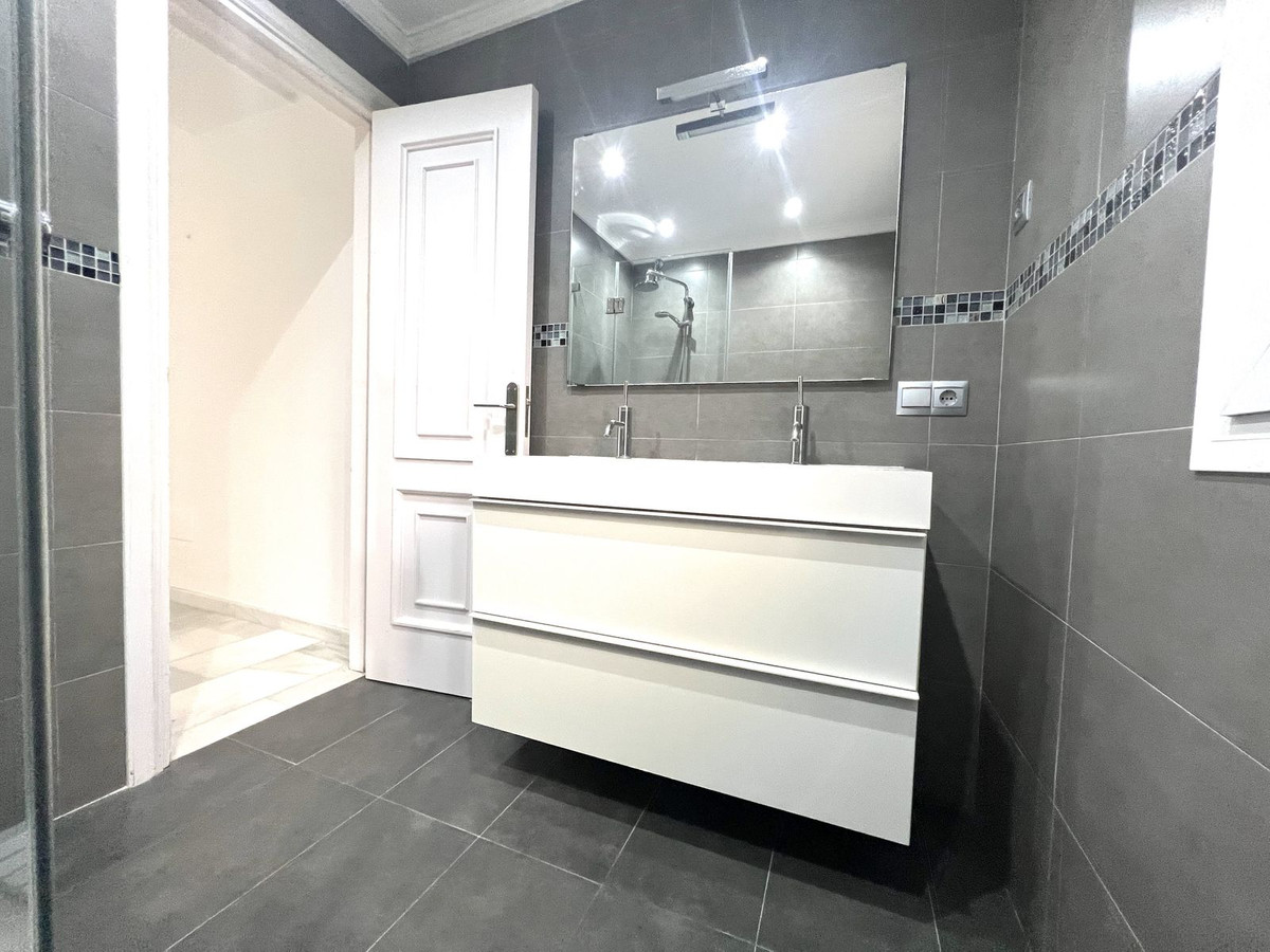5 Bed Townhouse for sale in Nueva Andalucía Costa Del Sol, Málaga, Spain