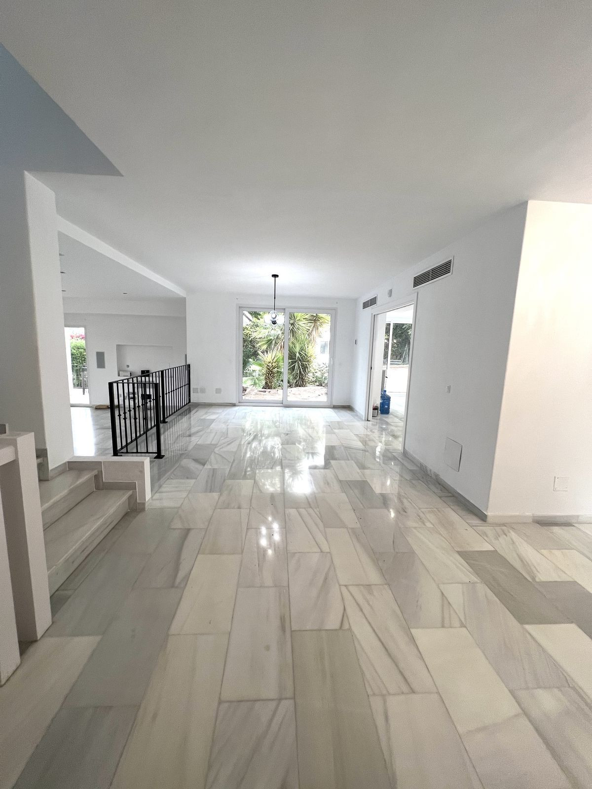 5 Bed Townhouse for sale in Nueva Andalucía Costa Del Sol, Málaga, Spain