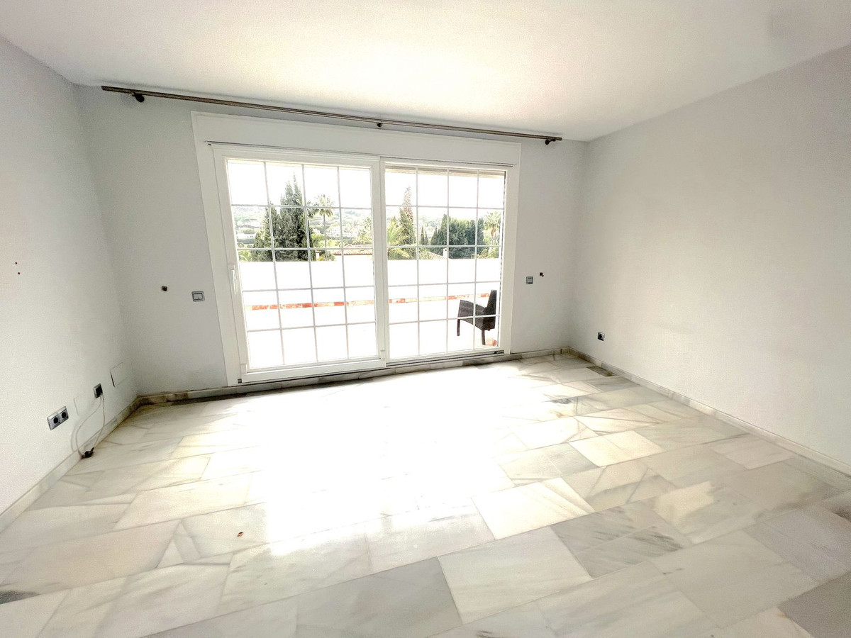 5 Bed Townhouse for sale in Nueva Andalucía Costa Del Sol, Málaga, Spain