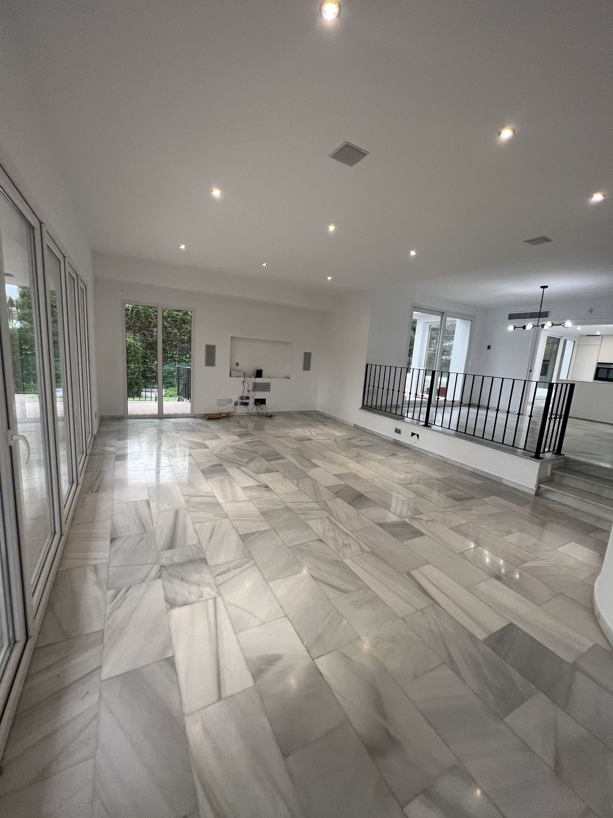 5 Bed Townhouse for sale in Nueva Andalucía Costa Del Sol, Málaga, Spain