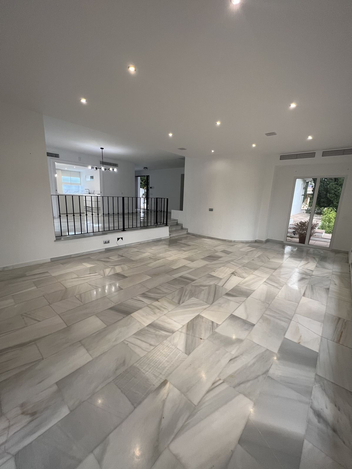 5 Bed Townhouse for sale in Nueva Andalucía Costa Del Sol, Málaga, Spain
