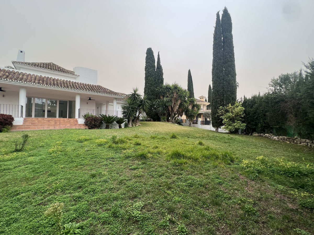 5 Bed Townhouse for sale in Nueva Andalucía Costa Del Sol, Málaga, Spain
