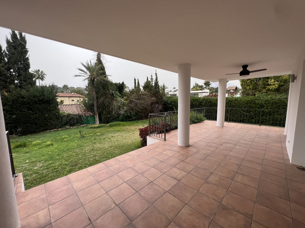 5 Bed Townhouse for sale in Nueva Andalucía Costa Del Sol, Málaga, Spain