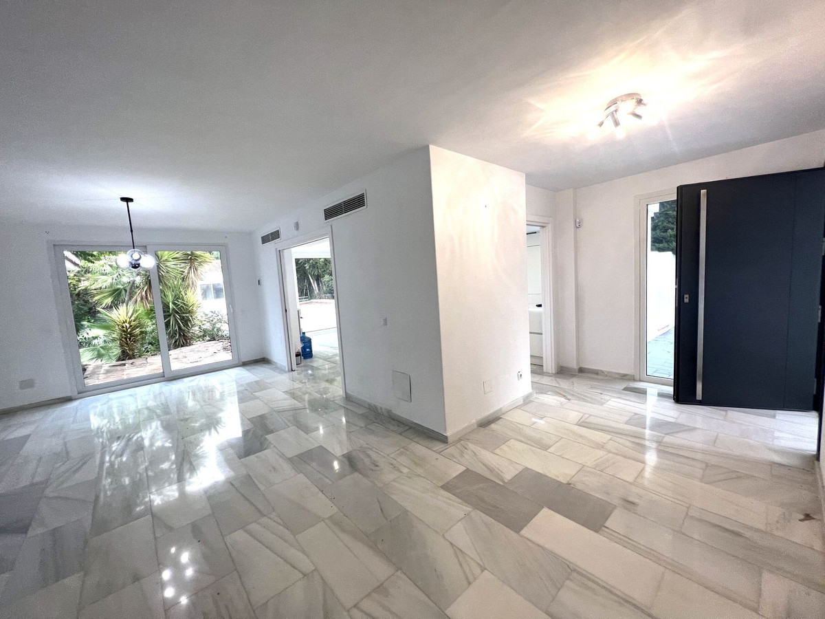 5 Bed Townhouse for sale in Nueva Andalucía Costa Del Sol, Málaga, Spain