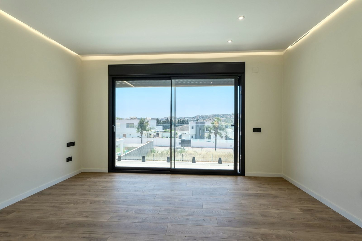 2 Bed Townhouse for sale in Sierrezuela Costa Del Sol, Málaga, Spain
