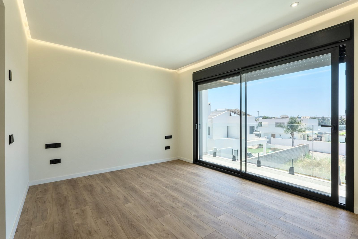 2 Bed Townhouse for sale in Sierrezuela Costa Del Sol, Málaga, Spain