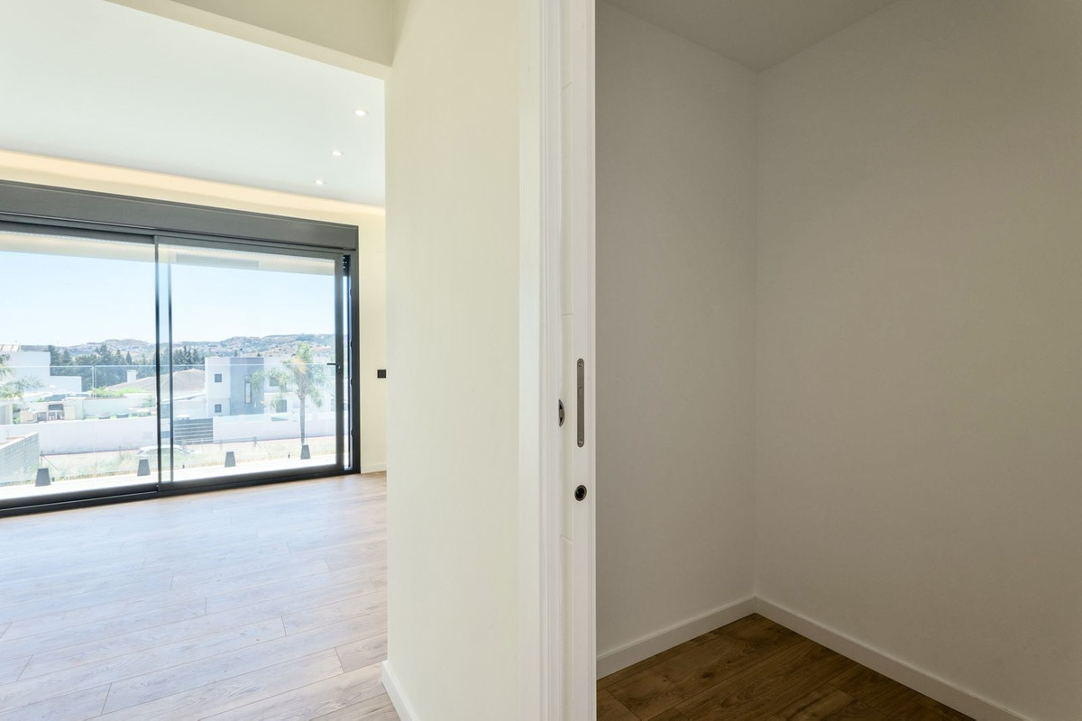 2 Bed Townhouse for sale in Sierrezuela Costa Del Sol, Málaga, Spain