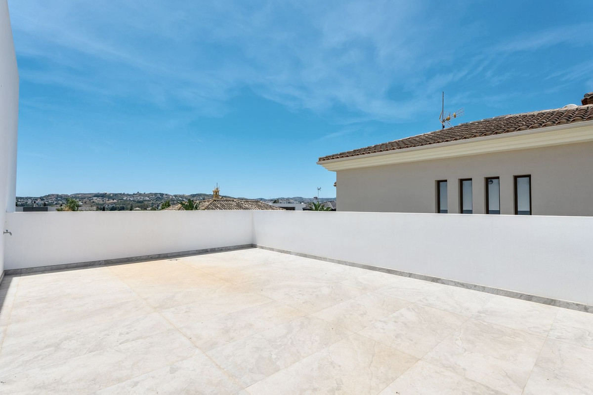 2 Bed Townhouse for sale in Sierrezuela Costa Del Sol, Málaga, Spain