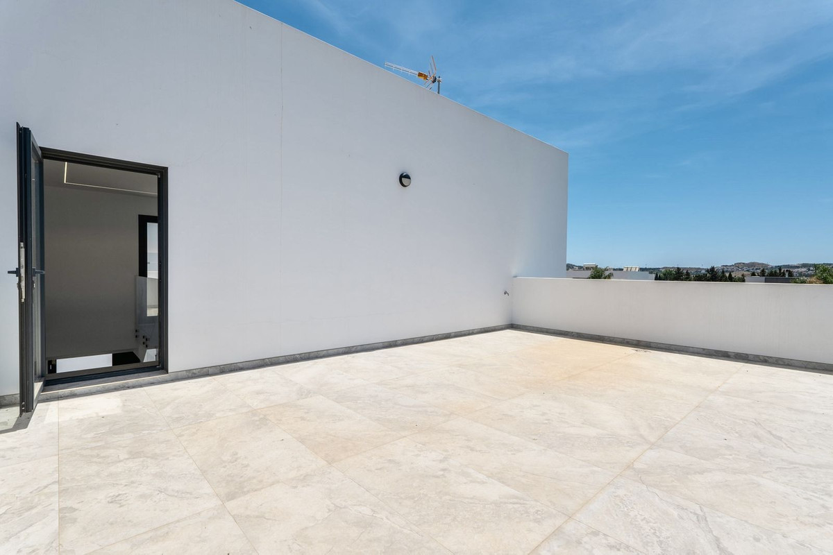 2 Bed Townhouse for sale in Sierrezuela Costa Del Sol, Málaga, Spain
