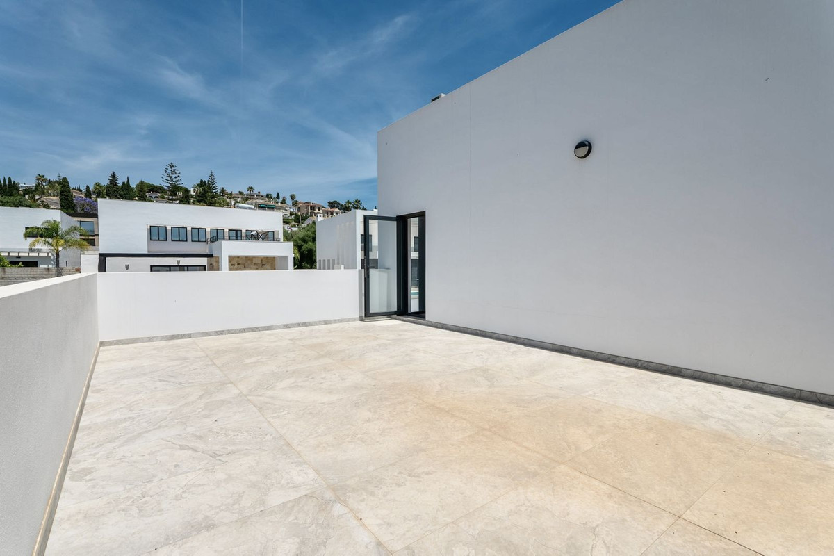 2 Bed Townhouse for sale in Sierrezuela Costa Del Sol, Málaga, Spain