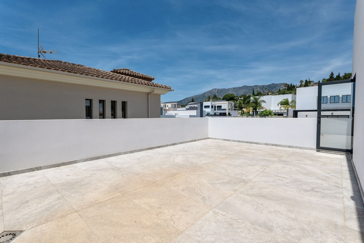 2 Bed Townhouse for sale in Sierrezuela Costa Del Sol, Málaga, Spain