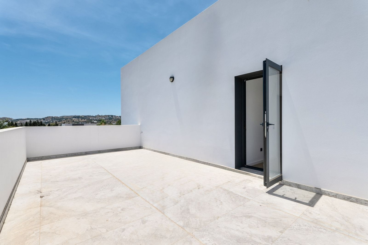 2 Bed Townhouse for sale in Sierrezuela Costa Del Sol, Málaga, Spain