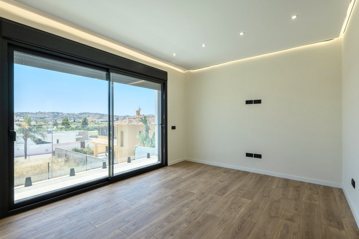 2 Bed Townhouse for sale in Sierrezuela Costa Del Sol, Málaga, Spain
