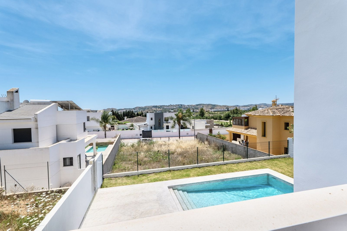 2 Bed Townhouse for sale in Sierrezuela Costa Del Sol, Málaga, Spain