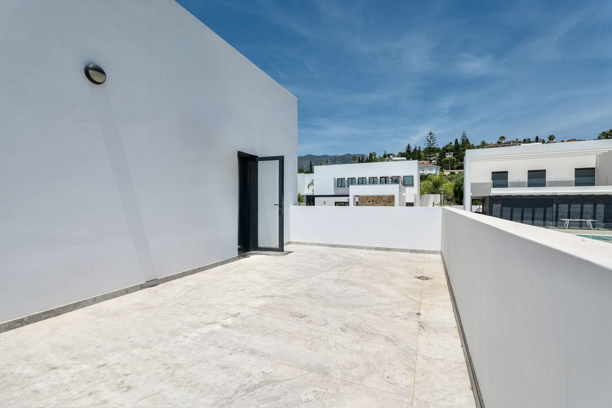2 Bed Townhouse for sale in Sierrezuela Costa Del Sol, Málaga, Spain