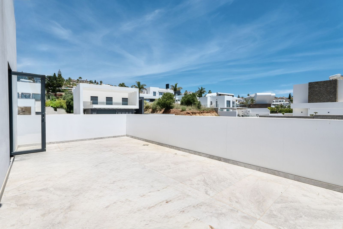 2 Bed Townhouse for sale in Sierrezuela Costa Del Sol, Málaga, Spain