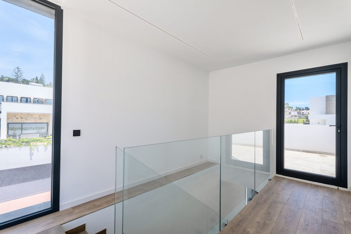 2 Bed Townhouse for sale in Sierrezuela Costa Del Sol, Málaga, Spain