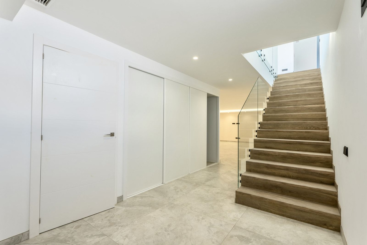 2 Bed Townhouse for sale in Sierrezuela Costa Del Sol, Málaga, Spain