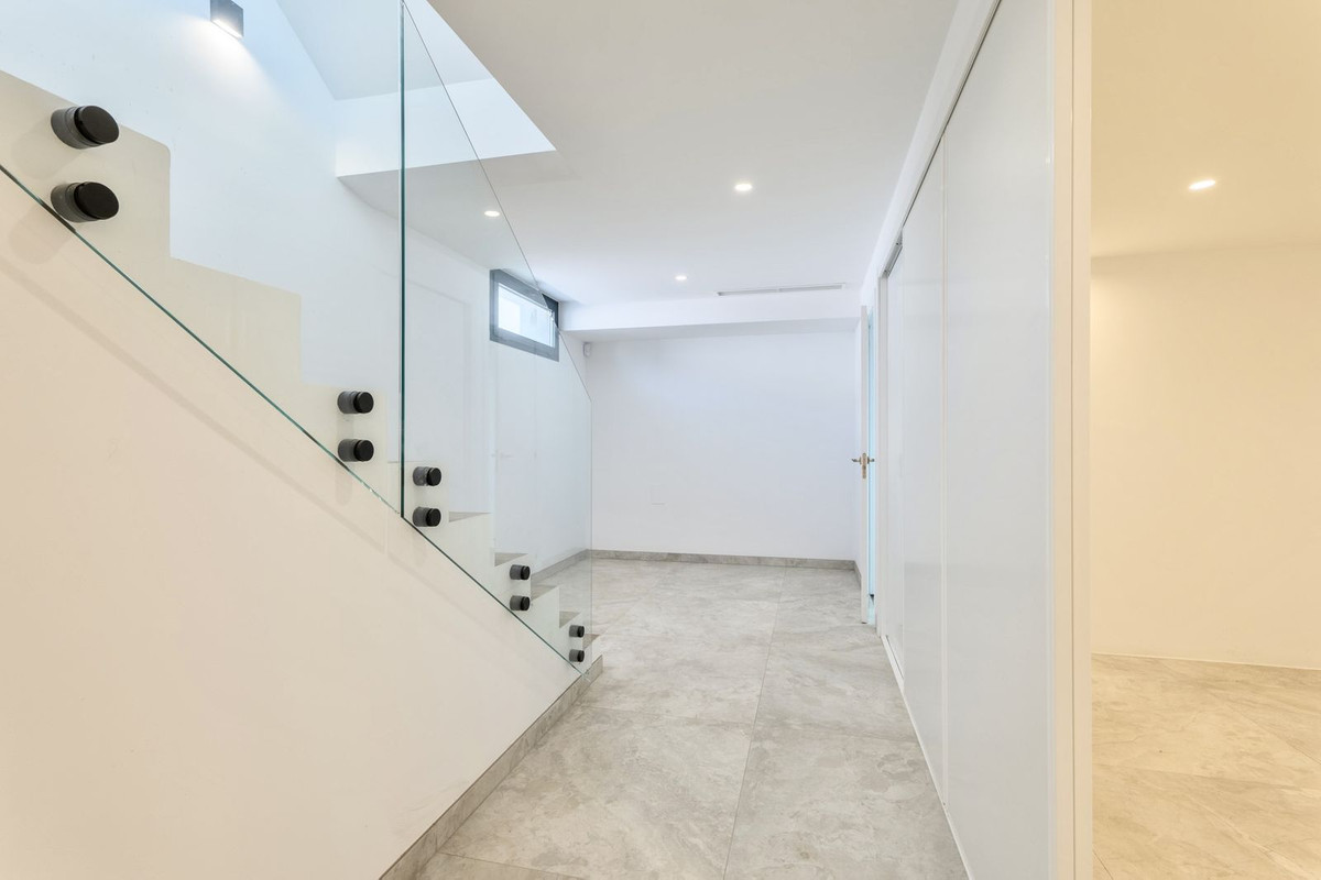 2 Bed Townhouse for sale in Sierrezuela Costa Del Sol, Málaga, Spain