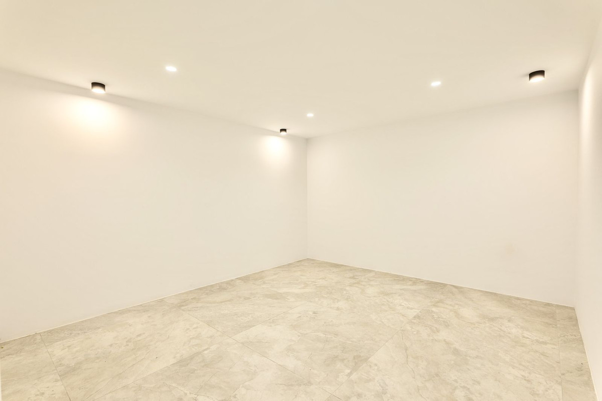 2 Bed Townhouse for sale in Sierrezuela Costa Del Sol, Málaga, Spain