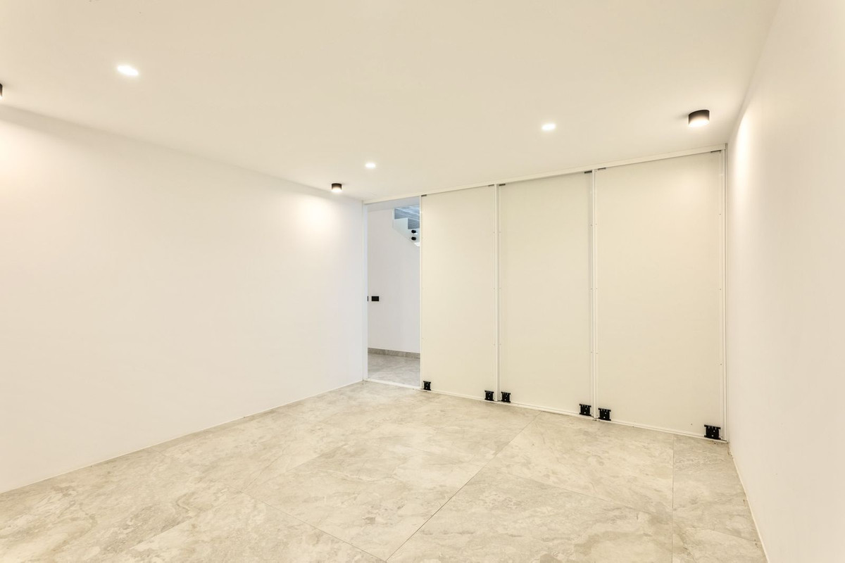 2 Bed Townhouse for sale in Sierrezuela Costa Del Sol, Málaga, Spain