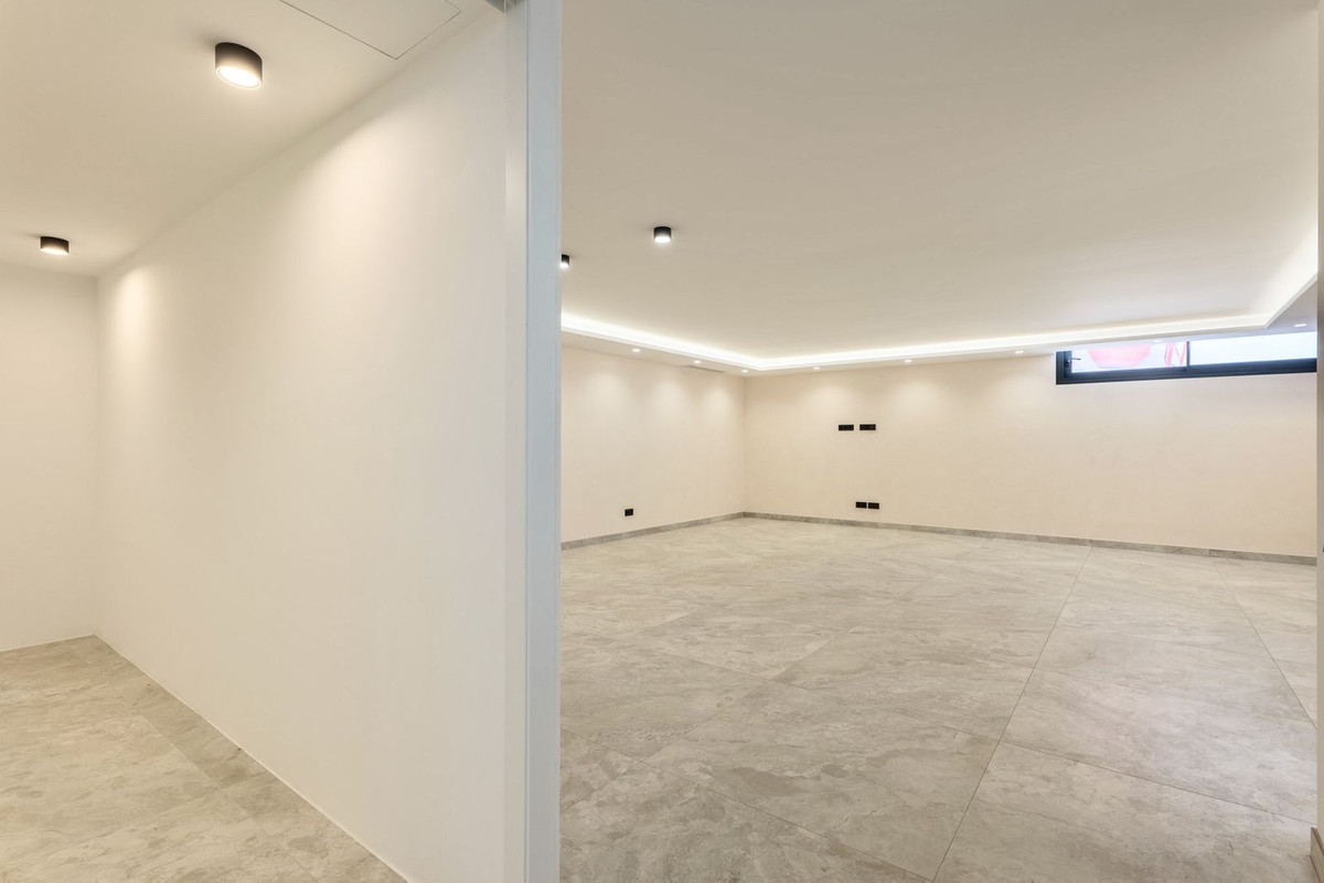 2 Bed Townhouse for sale in Sierrezuela Costa Del Sol, Málaga, Spain