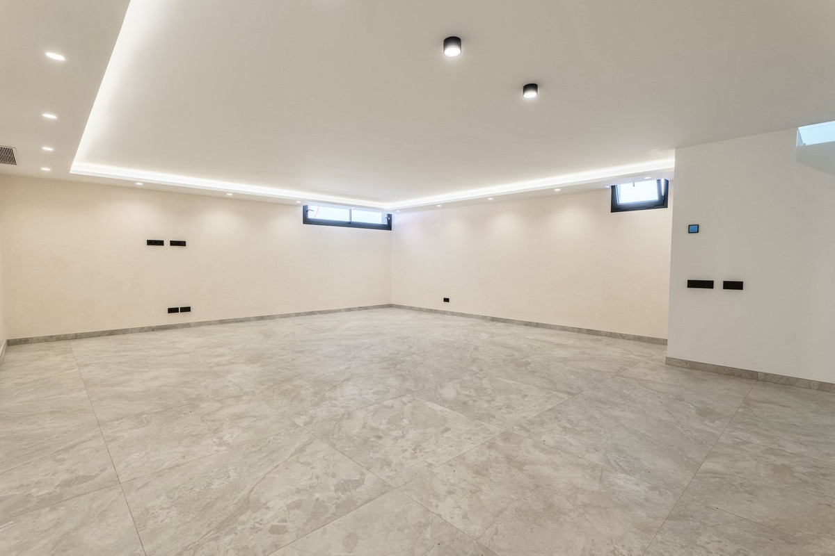 2 Bed Townhouse for sale in Sierrezuela Costa Del Sol, Málaga, Spain
