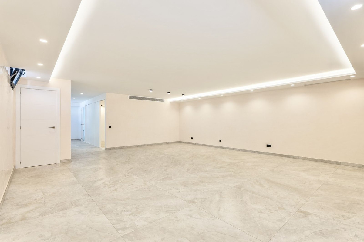2 Bed Townhouse for sale in Sierrezuela Costa Del Sol, Málaga, Spain