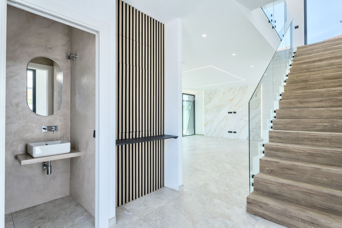 2 Bed Townhouse for sale in Sierrezuela Costa Del Sol, Málaga, Spain