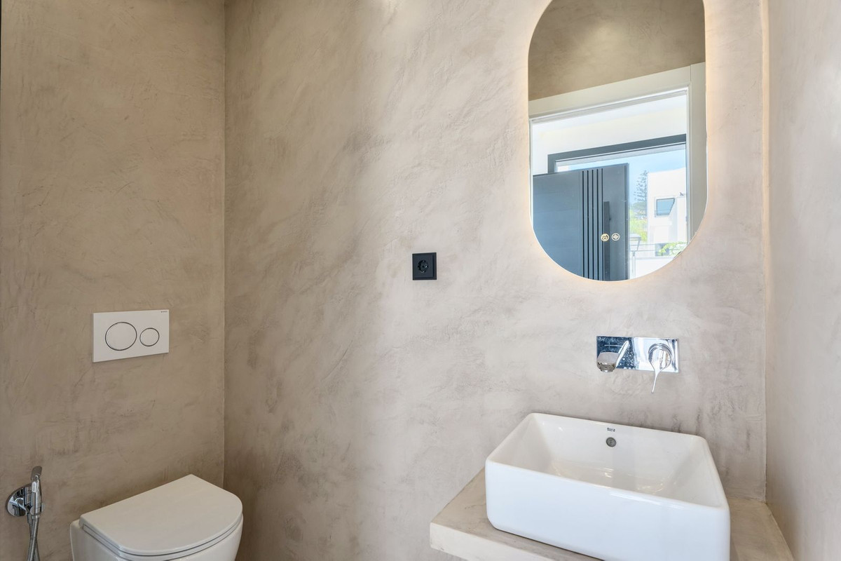 2 Bed Townhouse for sale in Sierrezuela Costa Del Sol, Málaga, Spain