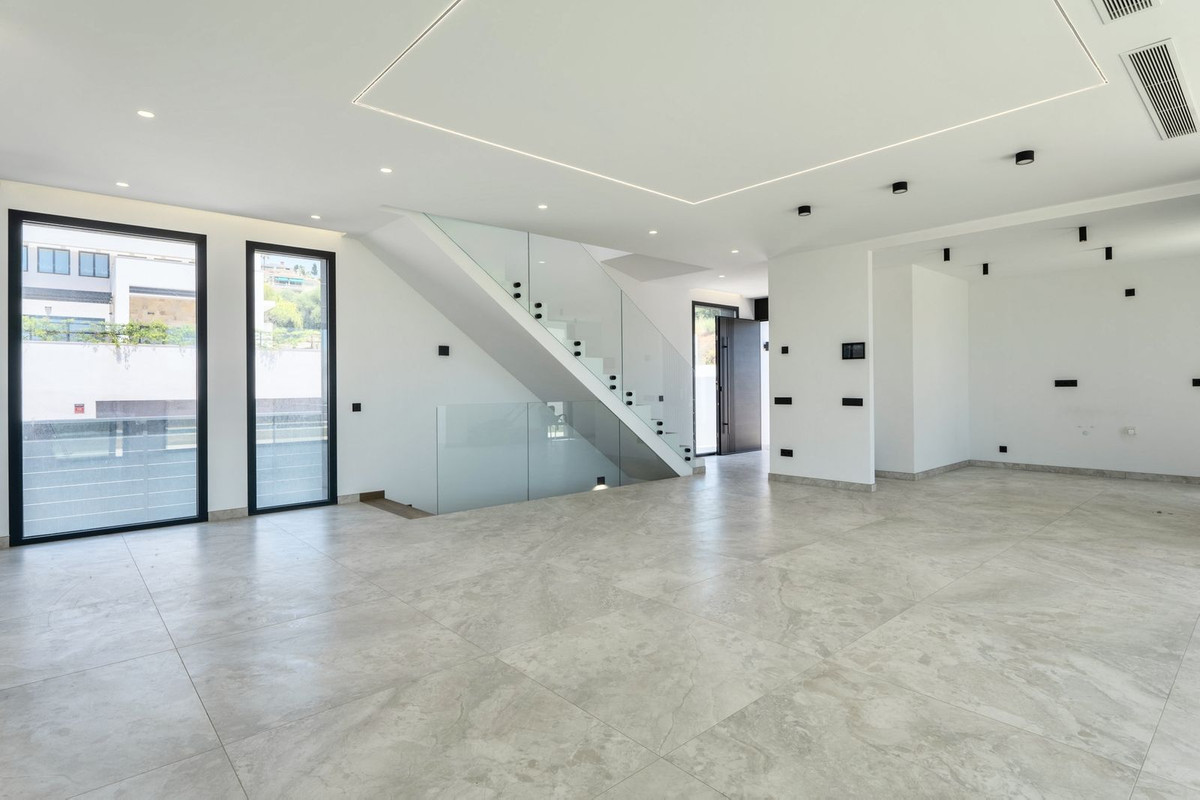 2 Bed Townhouse for sale in Sierrezuela Costa Del Sol, Málaga, Spain