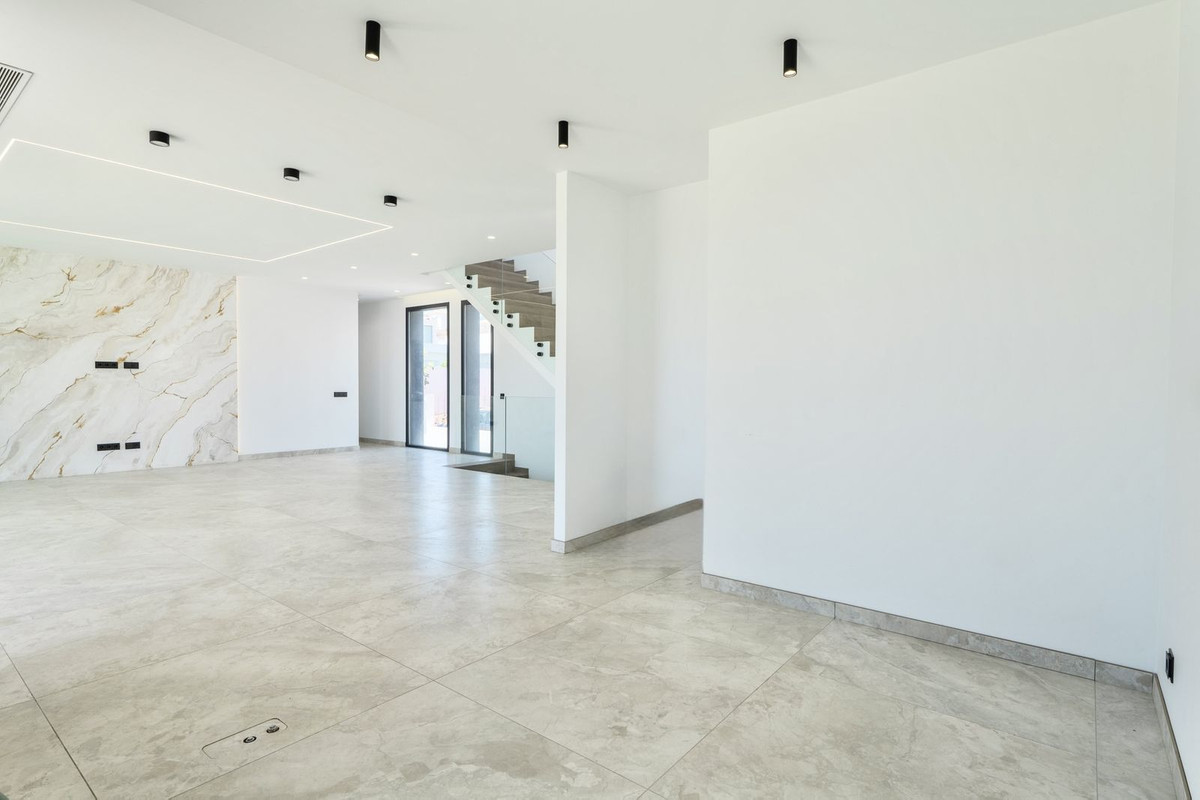2 Bed Townhouse for sale in Sierrezuela Costa Del Sol, Málaga, Spain