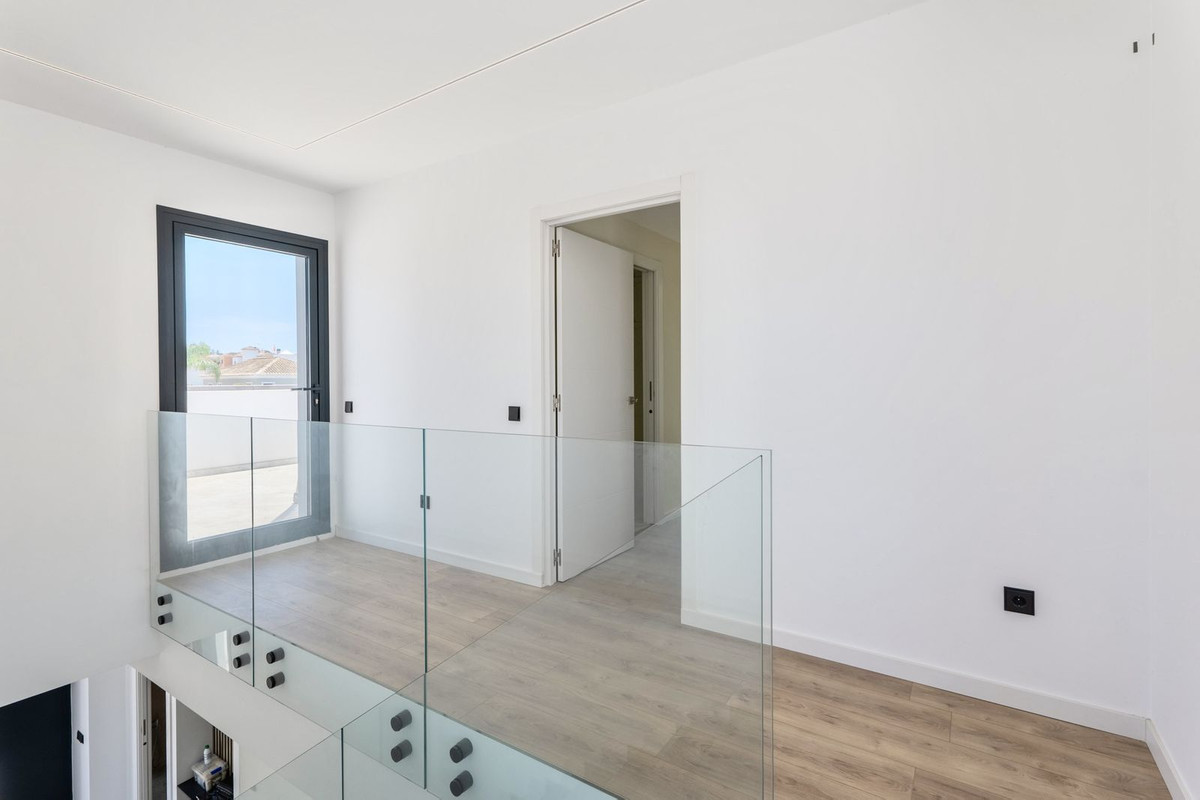 2 Bed Townhouse for sale in Sierrezuela Costa Del Sol, Málaga, Spain