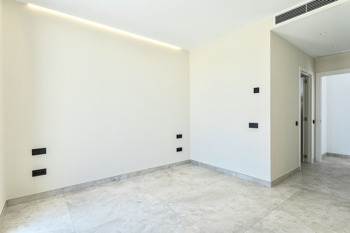2 Bed Townhouse for sale in Sierrezuela Costa Del Sol, Málaga, Spain
