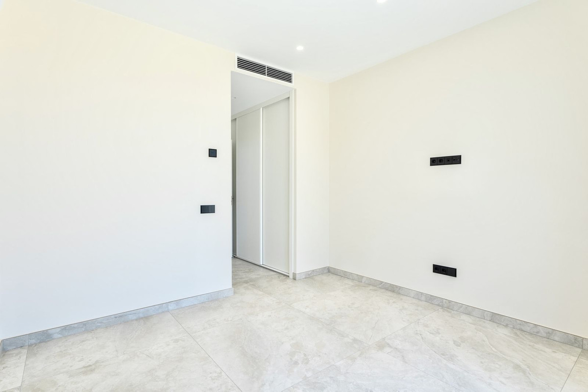 2 Bed Townhouse for sale in Sierrezuela Costa Del Sol, Málaga, Spain