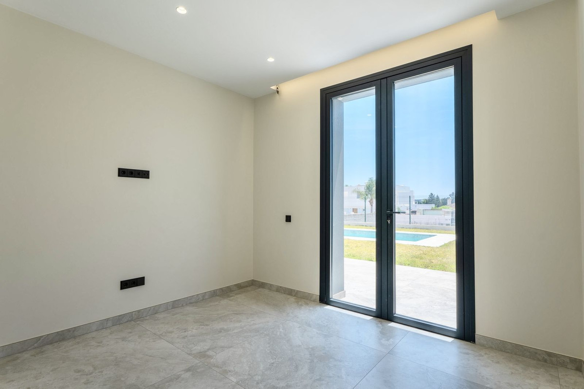 2 Bed Townhouse for sale in Sierrezuela Costa Del Sol, Málaga, Spain