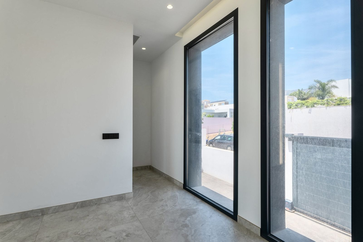 2 Bed Townhouse for sale in Sierrezuela Costa Del Sol, Málaga, Spain