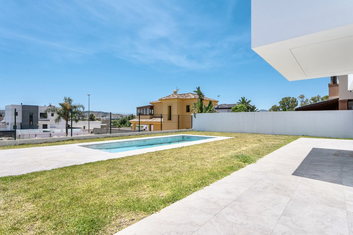2 Bed Townhouse for sale in Sierrezuela Costa Del Sol, Málaga, Spain
