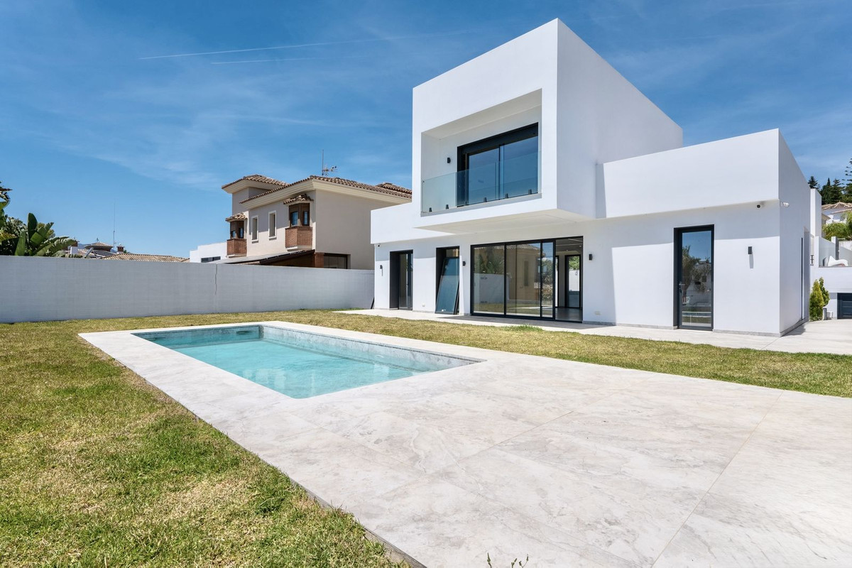 2 Bed Townhouse for sale in Sierrezuela Costa Del Sol, Málaga, Spain