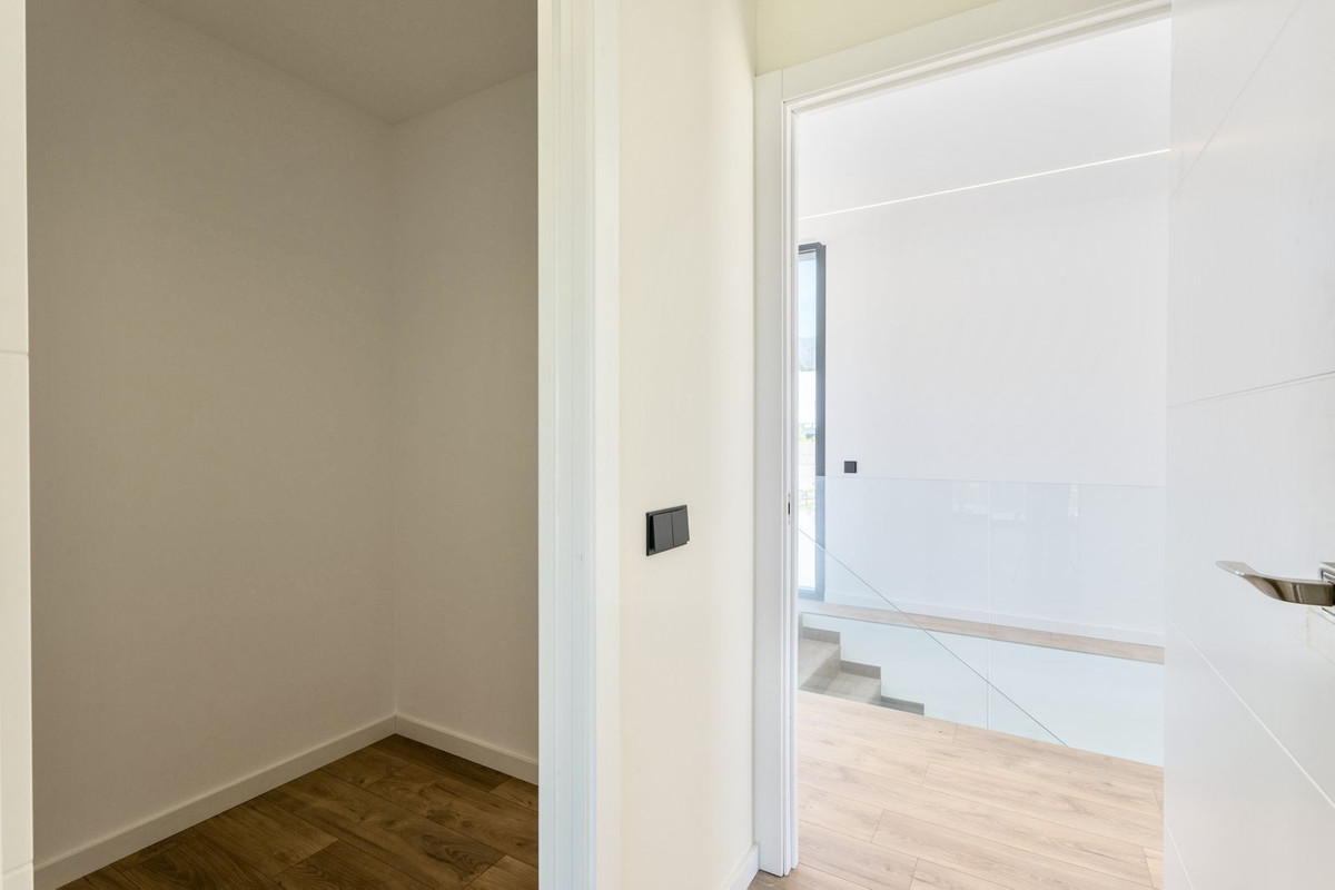 2 Bed Townhouse for sale in Sierrezuela Costa Del Sol, Málaga, Spain