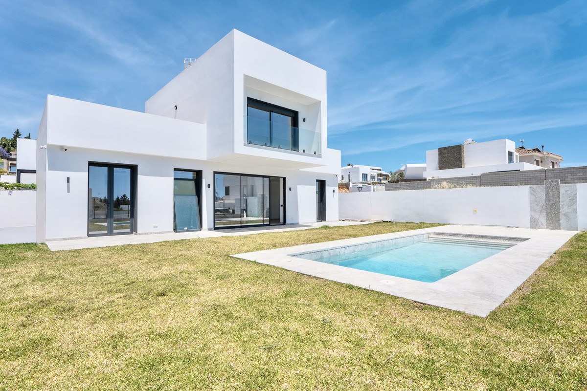 2 Bed Townhouse for sale in Sierrezuela Costa Del Sol, Málaga, Spain
