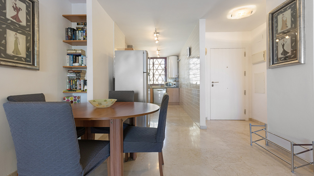 Se vende Apartamento Planta Media de 2 dormitorios en Costa Del Sol, Málaga, España