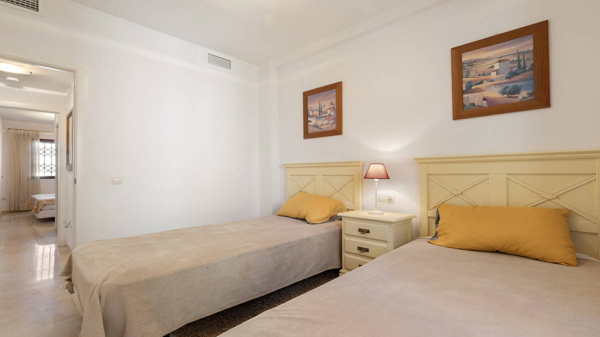 Se vende Apartamento Planta Media de 2 dormitorios en Costa Del Sol, Málaga, España