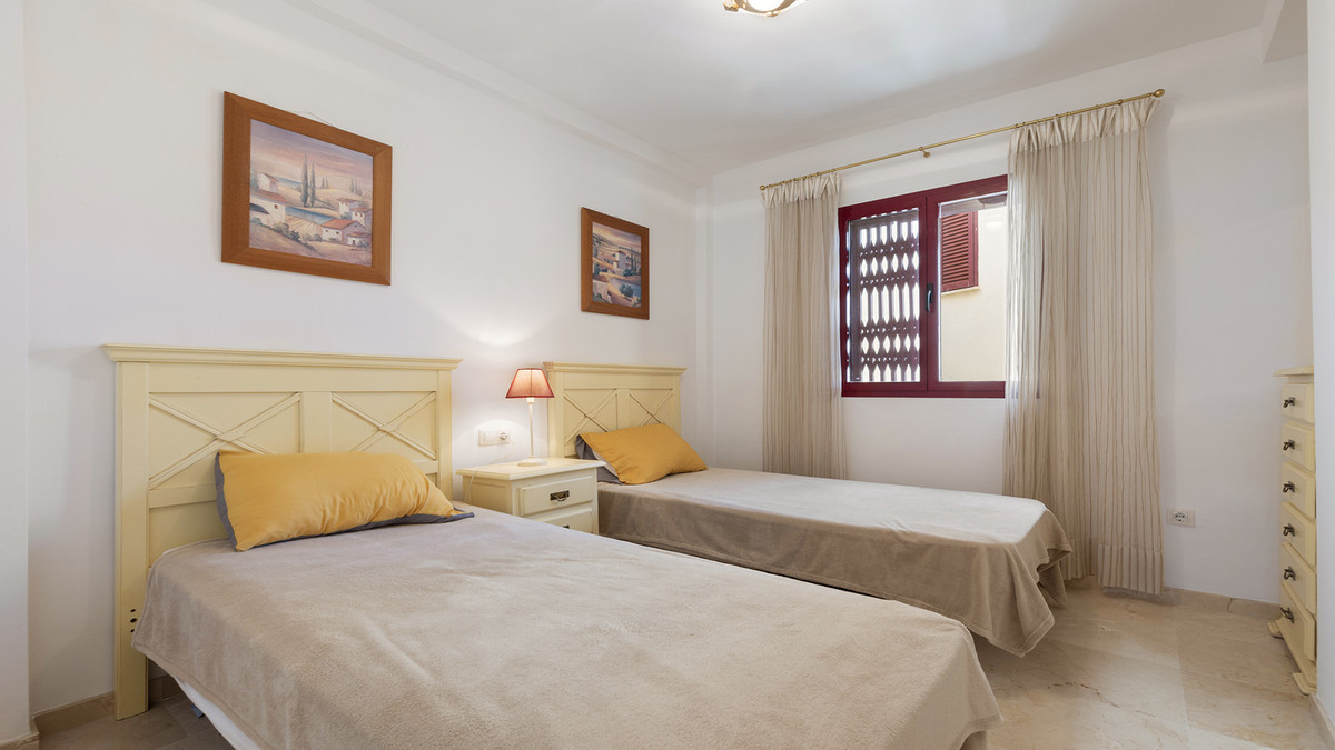 Se vende Apartamento Planta Media de 2 dormitorios en Costa Del Sol, Málaga, España