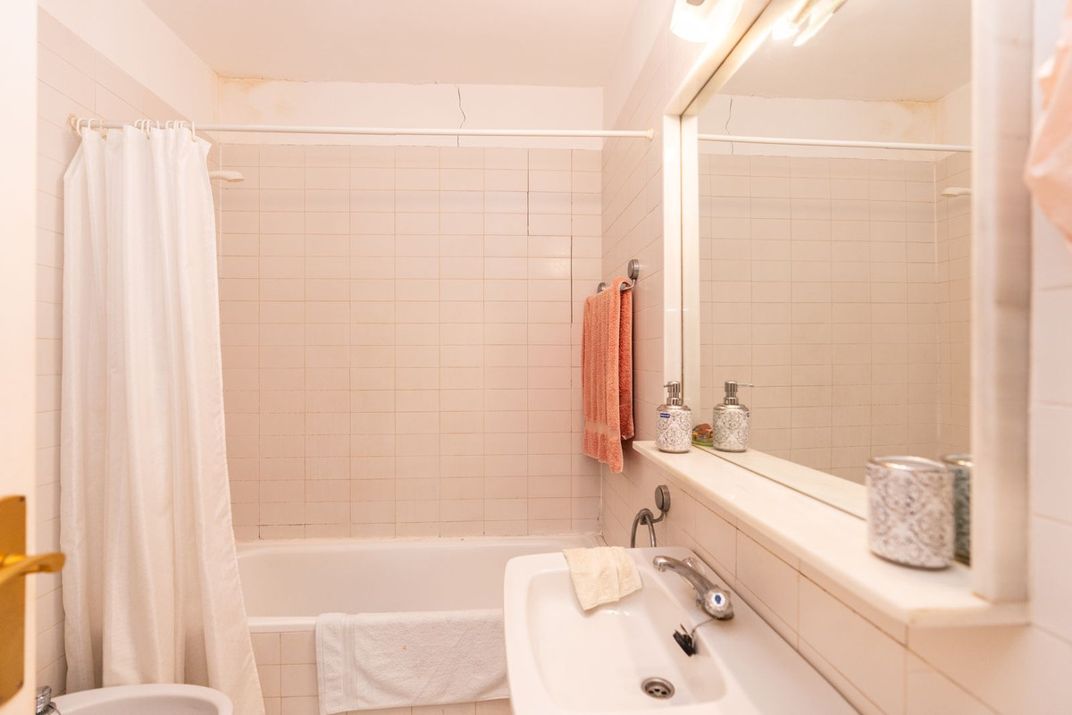Se vende Apartamento Planta Baja de 2 dormitorios en Costa Del Sol, Málaga, España