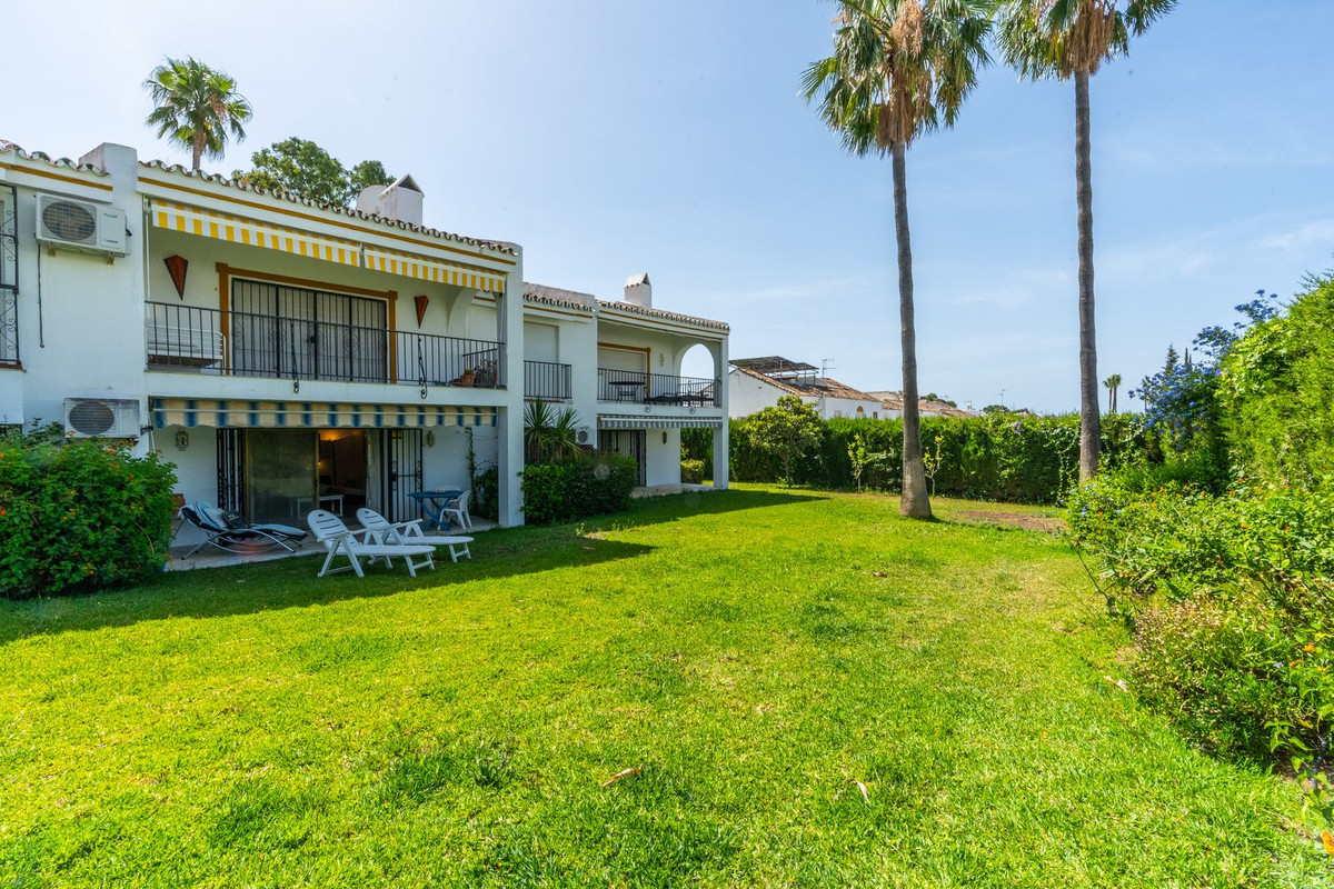 Se vende Apartamento Planta Baja de 2 dormitorios en Costa Del Sol, Málaga, España