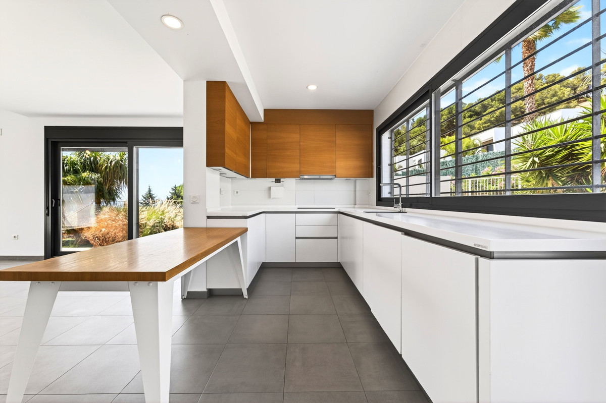 4 Bed Townhouse for sale in Málaga Este Costa Del Sol, Málaga, Spain