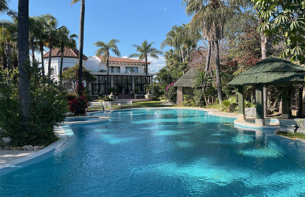Se vende Villa - Chalet de 10 dormitorios en Costa Del Sol, Málaga, España