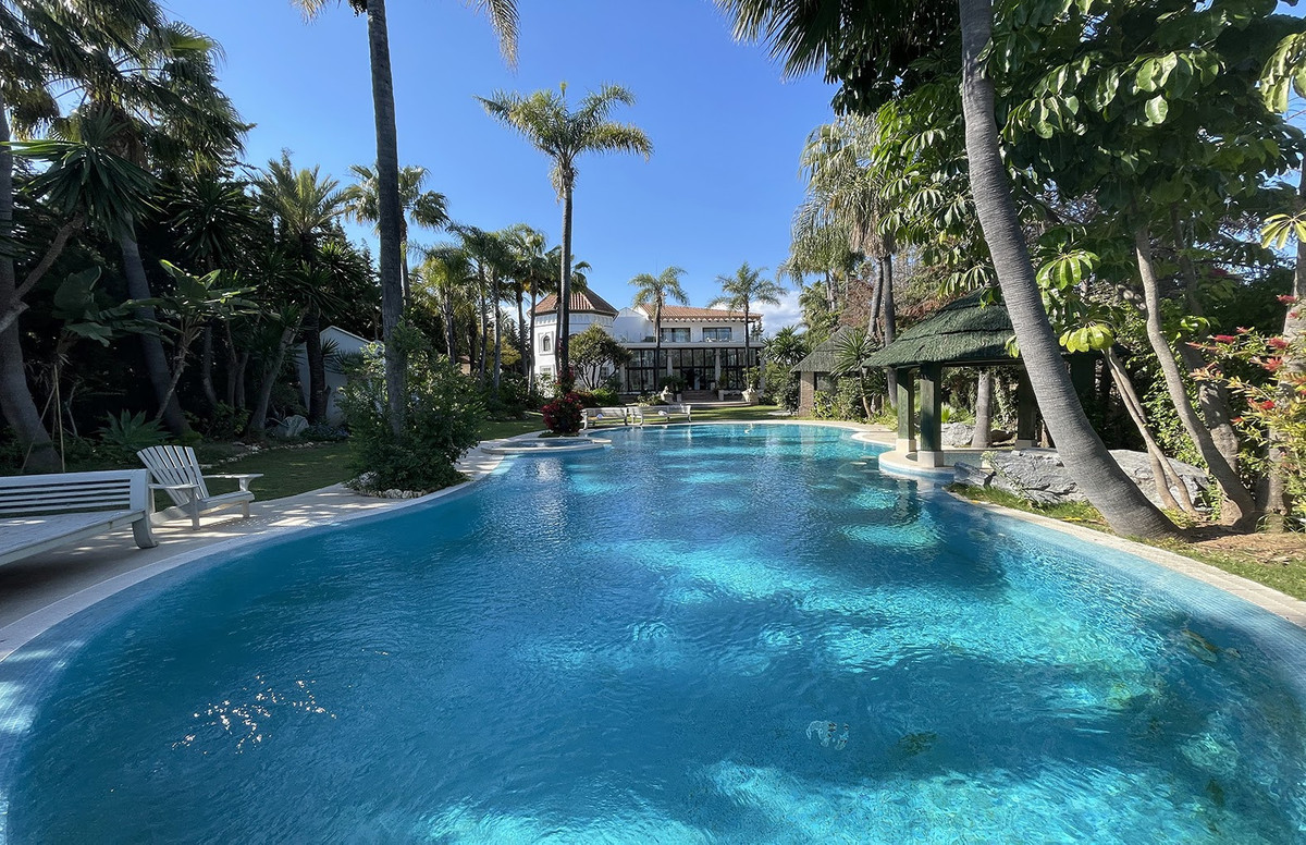 Se vende Villa - Chalet de 10 dormitorios en Costa Del Sol, Málaga, España