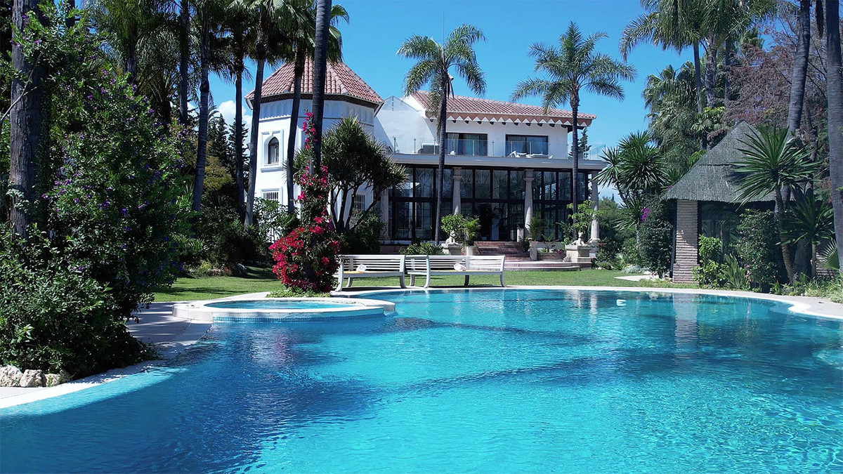 Se vende Villa - Chalet de 10 dormitorios en Costa Del Sol, Málaga, España